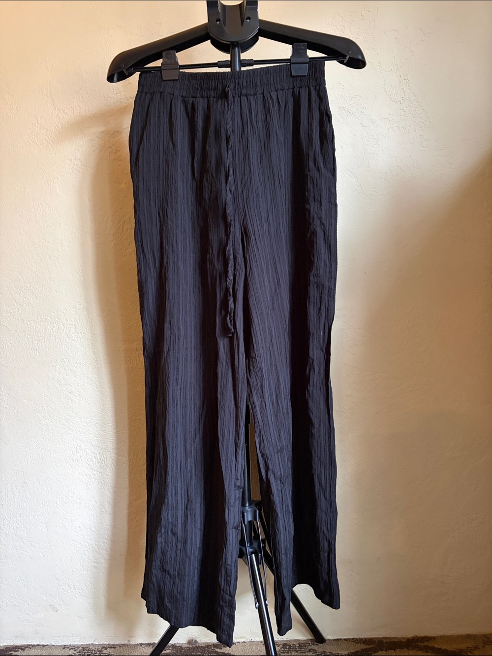 Lightweight Black Elastic-Waist Pants L